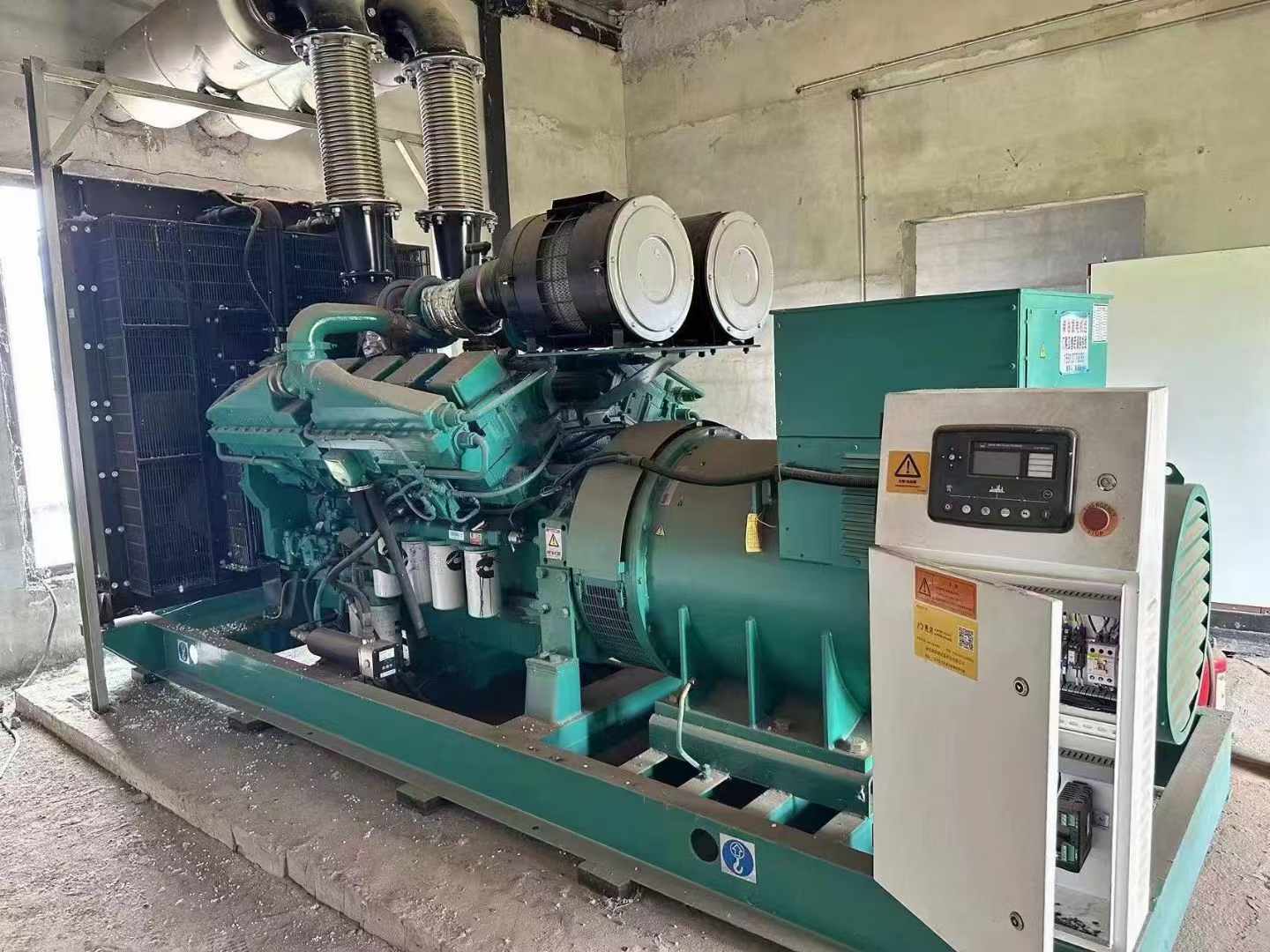 获嘉无功补偿装置的性能评估需要考虑哪些因素？