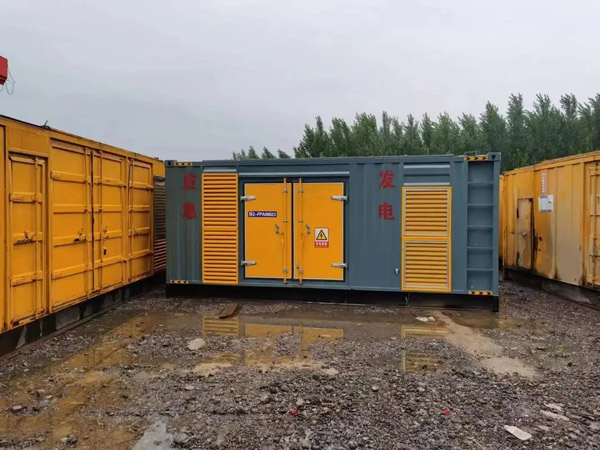 获嘉柴油发电机如何判断干式空气滤清器是否需要更换？